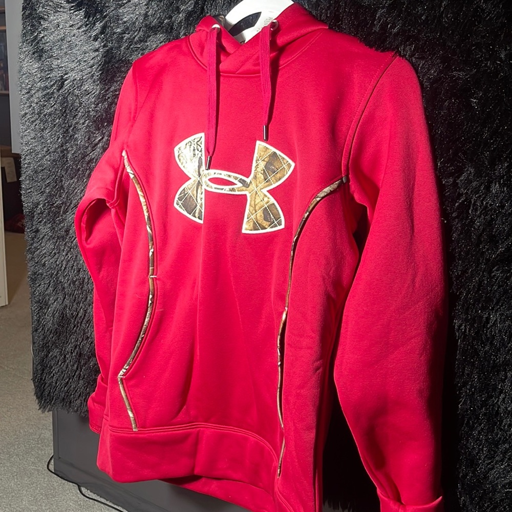 Size small women's under armour camouflage pink hoodie